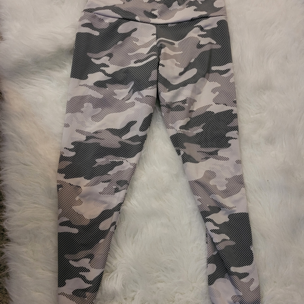 Onzie Flow Camo Leggings